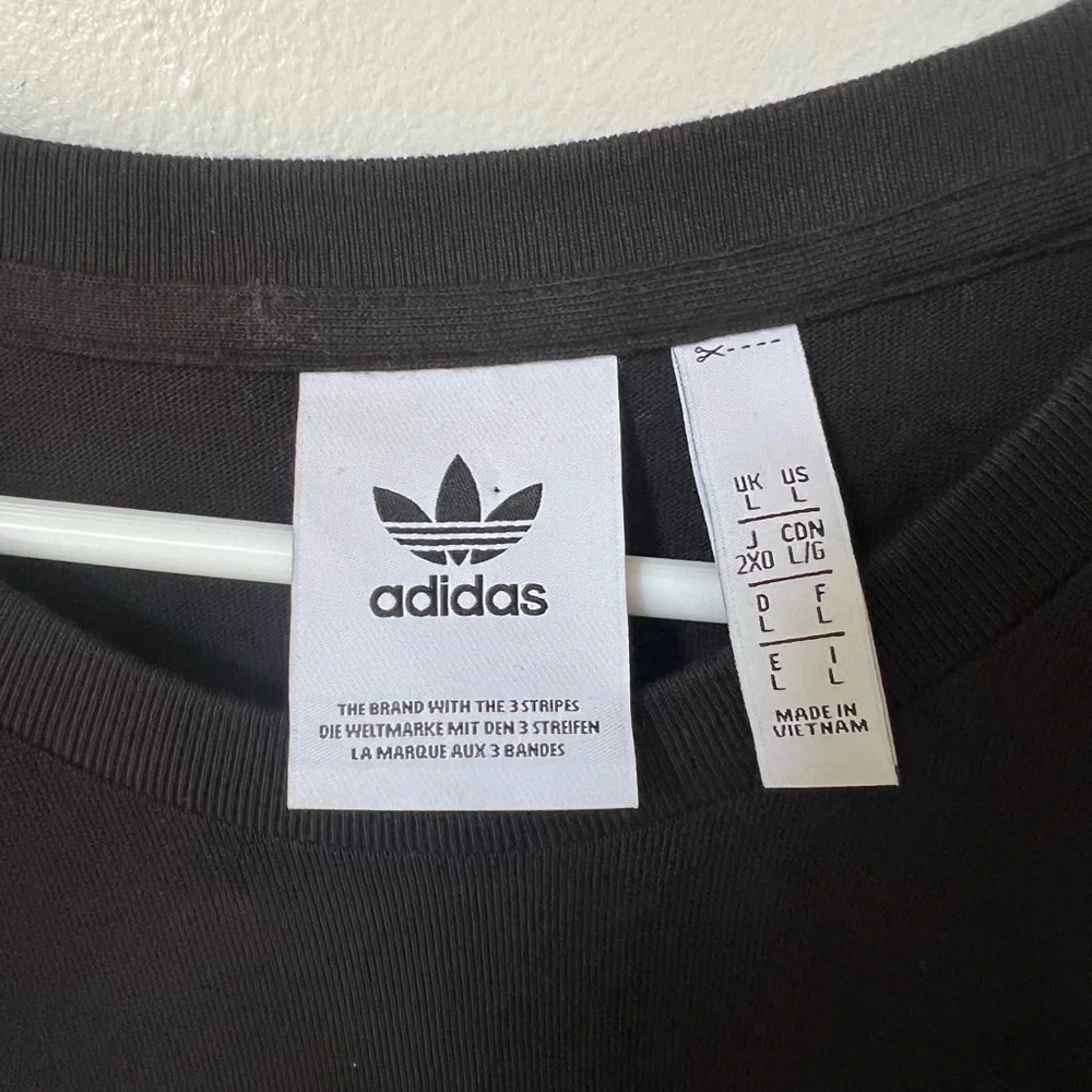 Adidas “The Brand with 3 stripes” Tricolor Trefoil black shirt size Large